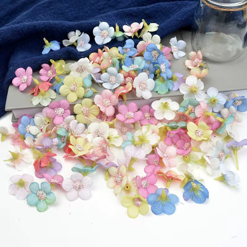 HUAYUXIANG Künstliche Gänseblümchen aus Seide in Multicolour, 30 oder 50 Stück, Durchmesser: 2,5 cm, für Hochzeits- und Partydekoration sowie DIY-Gartenprojekte - Bild 3