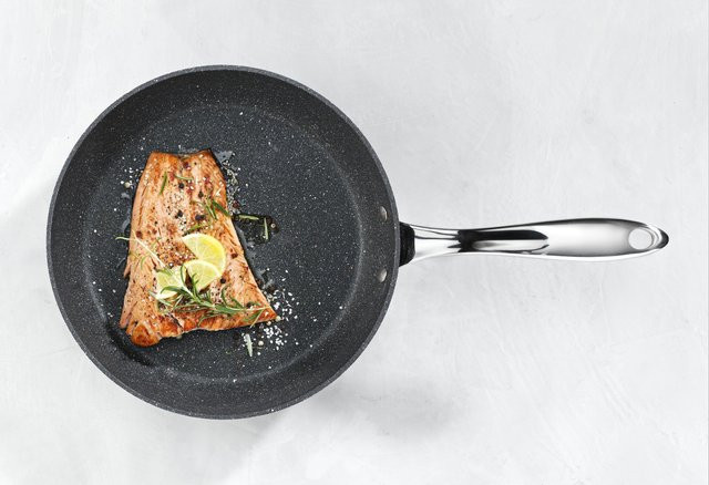 Bongusto Professionale Pfanne aus Aluminium und Edelstahl in Schwarz und Silber, Durchmesser: 28 cm - Bild 1