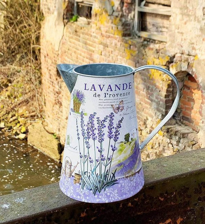 Vintage Deko Krug aus verzinktem Stahl mit Lavendel-Blumenmuster in Weiß und Multicolour, Landhausstil, Höhe: 19,0 cm, Breite: 18,0 cm, Tiefe: 13,5 cm