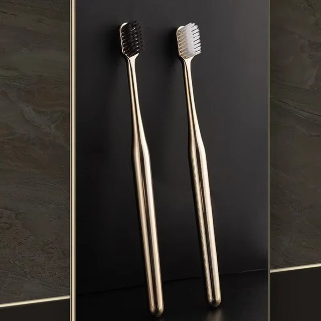 Weiche Zahnbürste für Erwachsene, Gold und Silber, Unisex - Bild 1