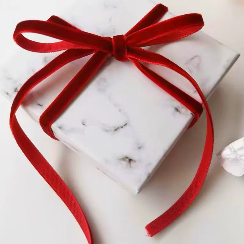 Rotes Samtband einseitig nicht elastisch für DIY-Schleifen und Geschenkverpackungen Breite: 1 cm, Länge: 9,14 m - Bild 2