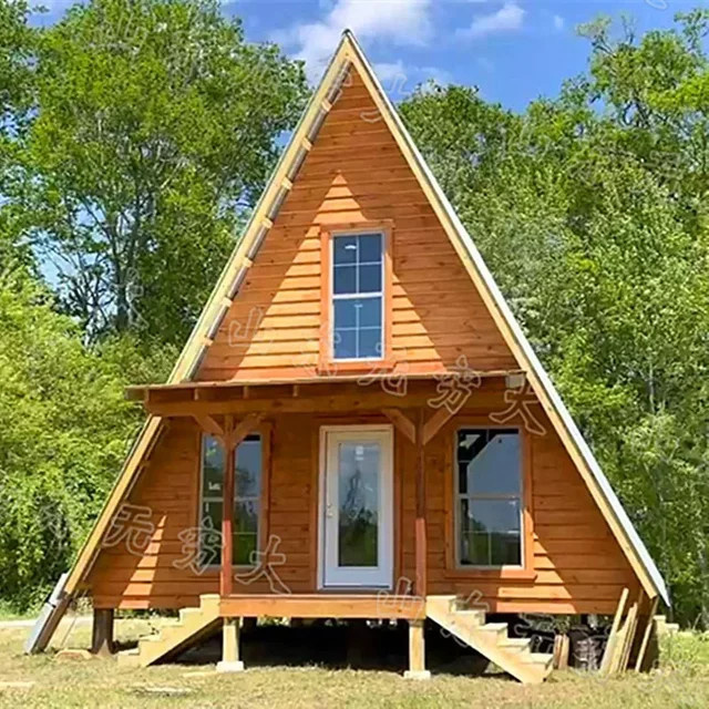 Mobile Outdoor-Ferienhütte im Bauernhaus-Stil aus Holz in Rot und Braun - Bild 1