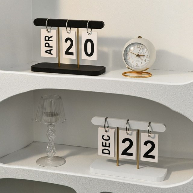 Moderner Tischkalender aus Holz in Schwarz für Büro und Schreibtisch - Bild 1
