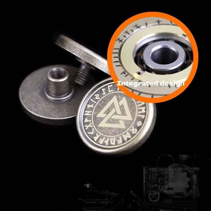 Meade EDC Viking Pirate Fidget Spinner, Doppelseitiger Retro-Messing-Metall Stressabbau-Rotations-Fingerspielzeug - Bild 2