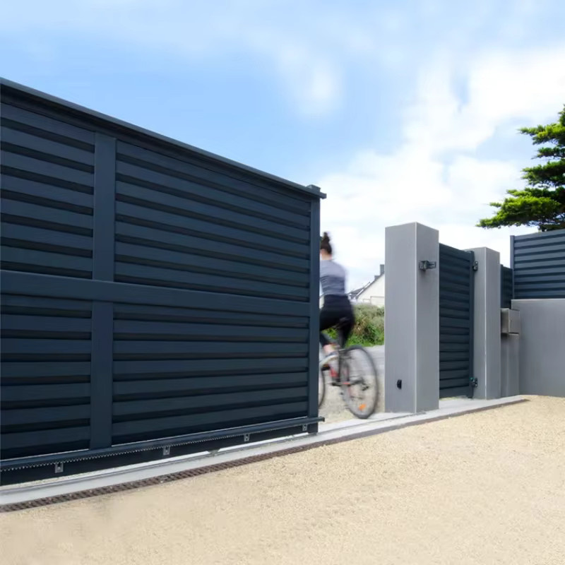 Automatisches Aluminium Falttor als Schiebetor für den Vorgarten in Weiß oder Anthrazit - Bild 2
