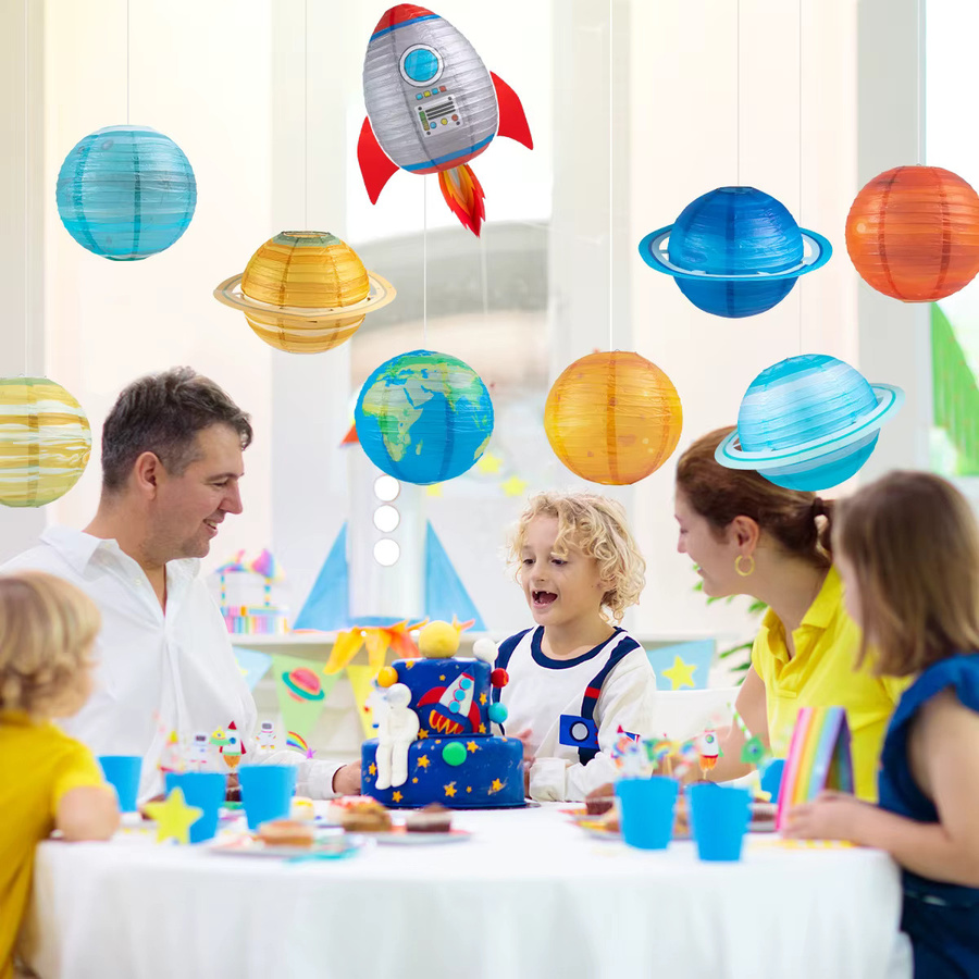 Bunte Sonnensystem-Planetenlaternen aus Papier als hängende Dekoration für Weltraum-Partys und Klassenzimmer - Bild 2
