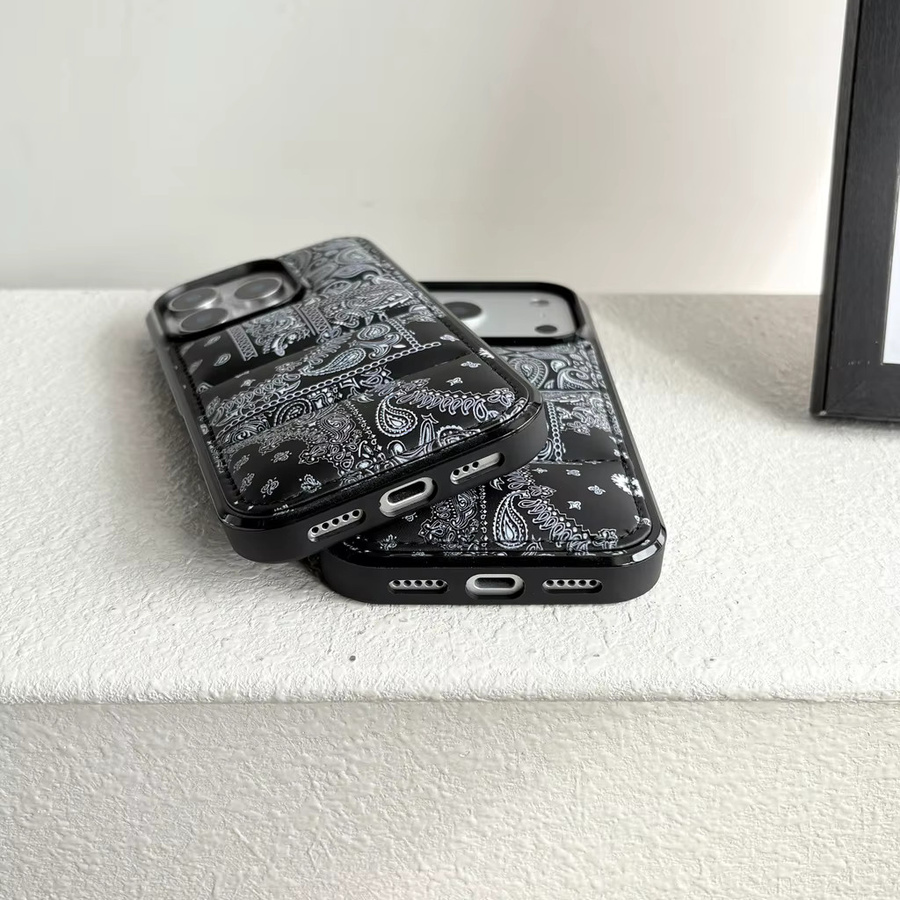 iPhone Puffer-Telefonhülle im Ethno-Stil mit Paisley-Muster aus Stoff in Schwarz für iPhone 17 16 15 14 12 11 Pro Max Plus Air - Bild 5