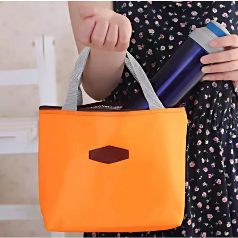 Isolierte Thermo-Lunchtasche in Grau als wasserdichte Kühltasche für Picknick und Reisen, B/H/T: 27,0 x 20,0 cm - Bild 2