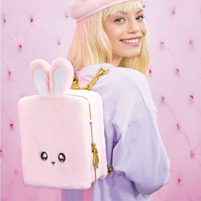 Das ist! Das ist! Das ist! Überraschung 3-in-1-Rucksack, Schlafzimmer-Spielset mit Modepuppe, Pink Bunny Tuesday Meow, Plüsch-Rucksack-Set, Mädchenspielzeug - Bild 2
