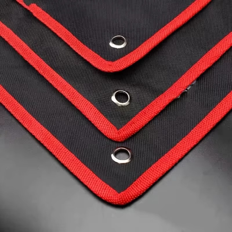 Werkzeugtasche aus Segeltuch in Schwarz mit roten Nähten zur Aufbewahrung von Schraubenschlüsseln für Mechaniker und Handwerker - Bild 3