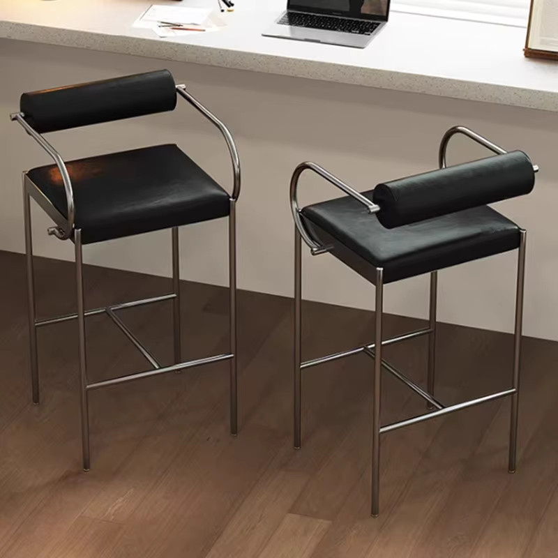 DUTRIEUX Barhocker im skandinavischen Design aus schwarzem Kunstleder mit Metallgestell - Bild 2