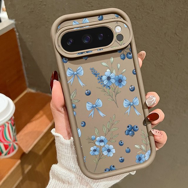 Stoßfeste Google Pixel Handyhülle aus TPU mit Blumen, Blaubeeren und Schleifen-Aufdruck in Weiß und Multicolour - Bild 1