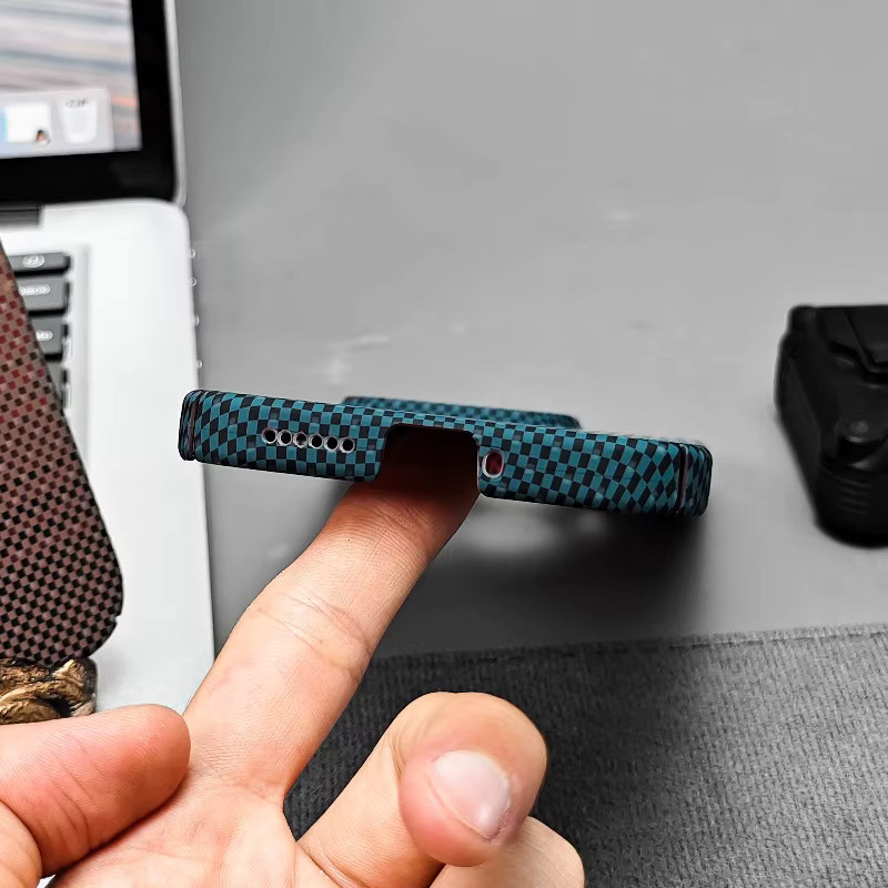 Magnetische Handyhülle für Xiaomi 17T Pro und Mi 17T mit Carbonfaser-Streifenmuster in Blau aus PC-Hartschale - Bild 4