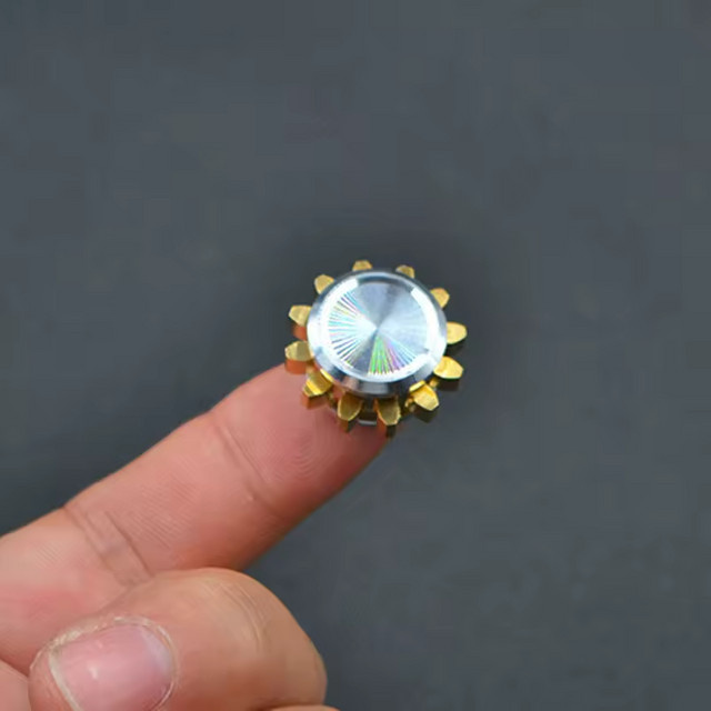 Meade DIY Metall Fidget Spinner aus Messing in Beige und Gold als Dekompressions-Spielzeug und Kreisel-Modell - Bild 1