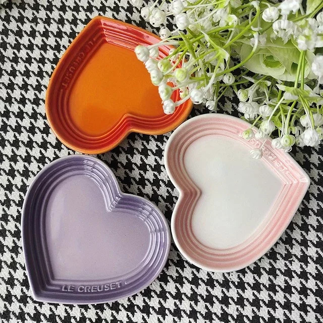 Le Creuset Keramik-Katzenschüssel Herzförmig in Pink, Anti-Erbrechen Design, Durchmesser: 12 cm - Bild 1