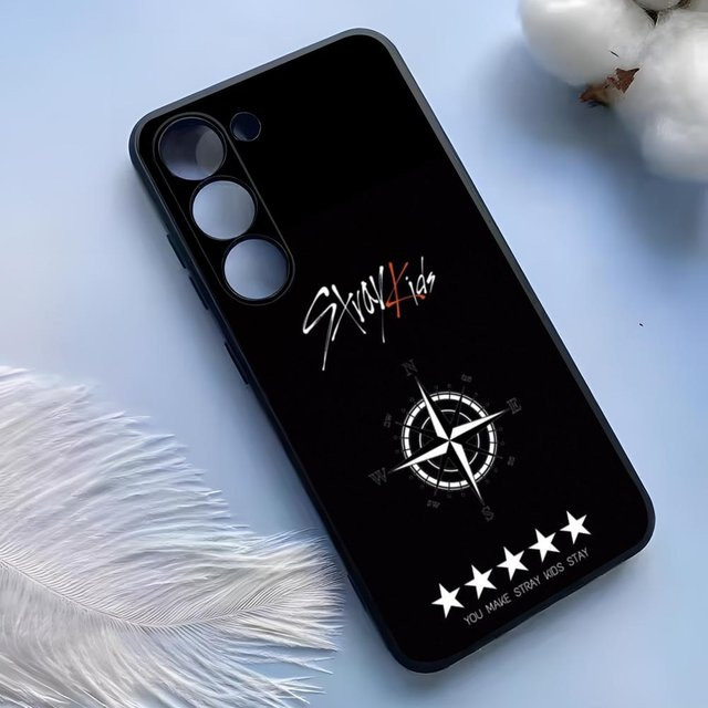 Modische Kpop Stray Kids Handyhülle aus Silikon für Samsung Galaxy S25 Ultra S24 S23 S22 S21 S20 Plus FE Galaxy A54 A53 A34 A25 in Schwarz - Bild 1