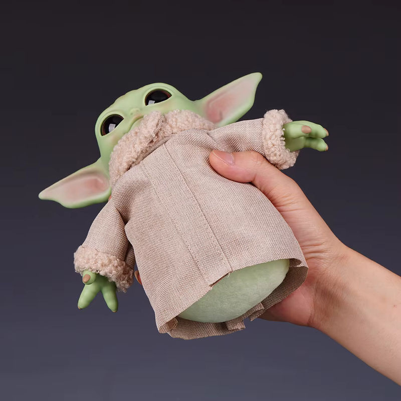 Bandai Baby Yoda Anime-Figur in Grün mit Textilkleidung, Höhe: 17 cm - Bild 6