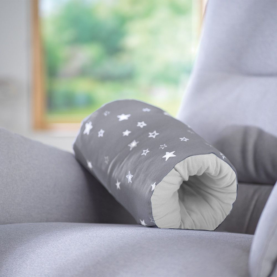 Theraline Stillrolle Sternenhimmel in Grau aus Baumwolle für Babys - Bild 2