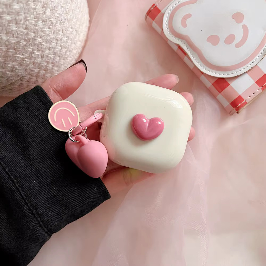 Samsung Silikon Kopfhörerhülle mit 3D-Herz-Design und Perlenanhänger für Galaxy Buds Live, Buds Pro, Buds 2 und Buds2 Pro in Weiß - Bild 1