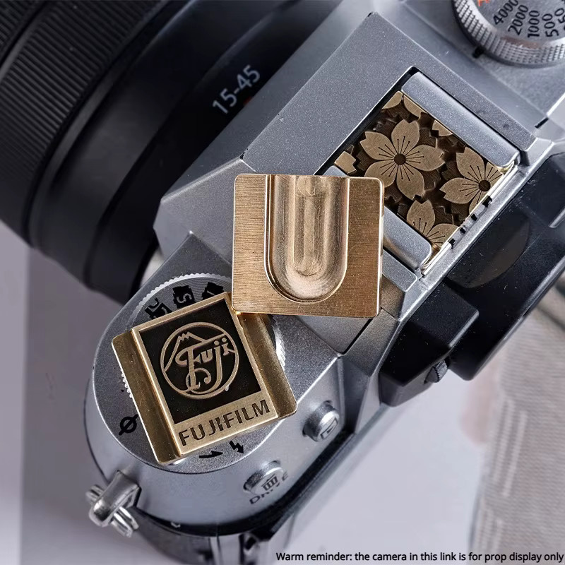 Fujifilm Metall Kamera Blitzschuh Abdeckung in Silber für XT4 XT5 XT20 XT30 XT50 XT30II XT30III XM5 X100V X100VI mit Gewinde und Taste - Bild 4