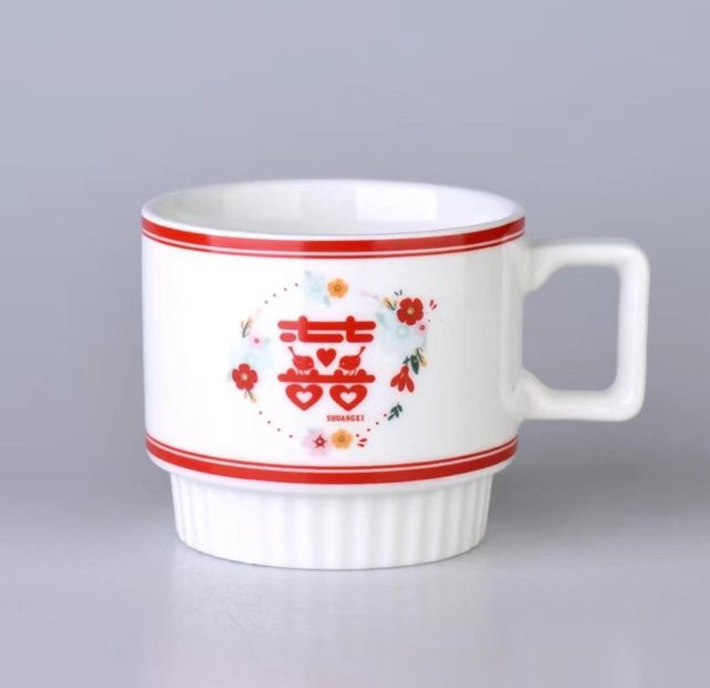 Yiran Furniture Keramik Stapelbecher Set für Paare in Weiß, Hochzeits-Souvenir Tassen mit 350 ml Volumen - Bild 1