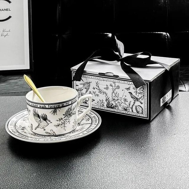 Yiran Furniture Kaffeetassen Set Sommerlilie aus Keramik in Schwarz-Weiß mit 250 ml Füllmenge - Bild 1