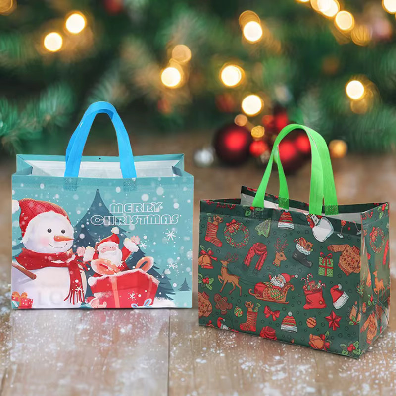 ZYF Weihnachtliche Geschenktaschen aus Vlies in Rot, 5er-Pack, B/T/H: 33 x 25 x 17 cm - Bild 4