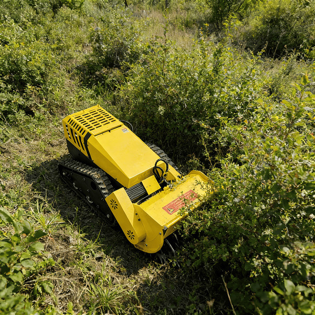Industrieller RC-Schlegelmäher Geländegängiger Benzin-Elektro-Freischneider in Gelb für Hänge, Ackerland und Obstgärten - Bild 1