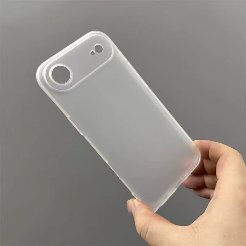 Mattierte Schutzhülle für iPhone 17 Air und iPhone 17 Pro Max in Schwarz, ultra dünne und atmungsaktive PC-Hülle mit Sturzschutz - Bild 1