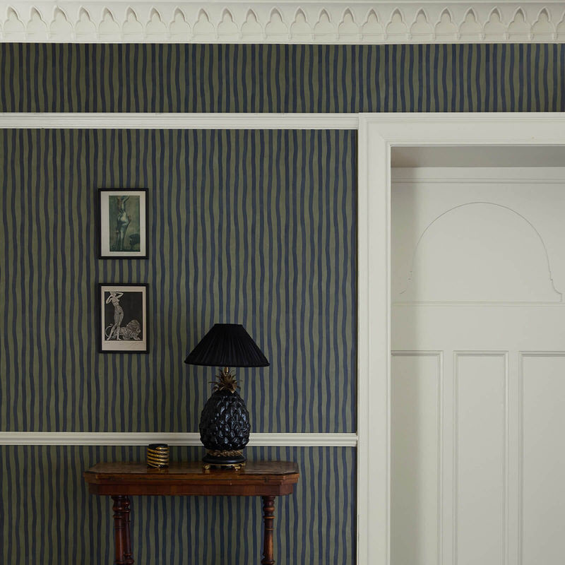 House of Hackney Tapete Artists Stripe Laurustine/Galaxias in Mehrfarbig mit abstraktem Streifendesign und Non-Woven-Material - Bild 2