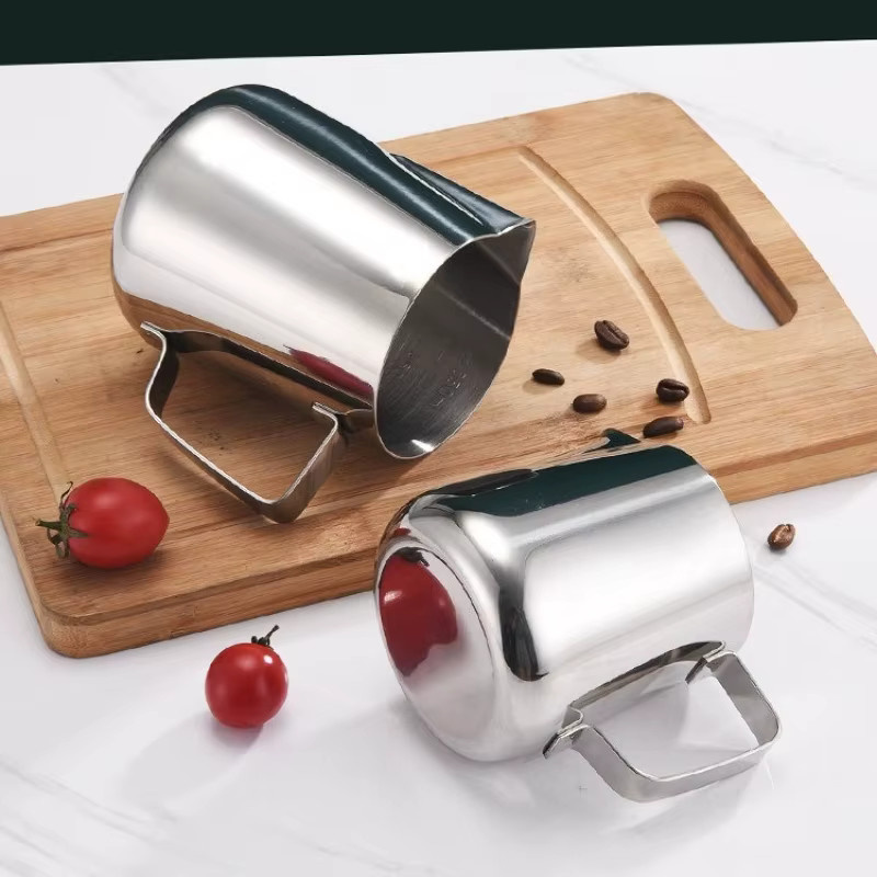 PKFC Professioneller Edelstahl-Kaffeeaufschäumer mit Ausgießer für Latte Art in Silber - Bild 3
