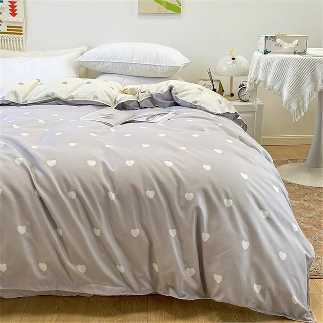 EGW Bettbezug aus Polyester mit Herz-Liebes-Gitter-Streifen-Print in Grau, B/H: 150 x 200 cm - Bild 1