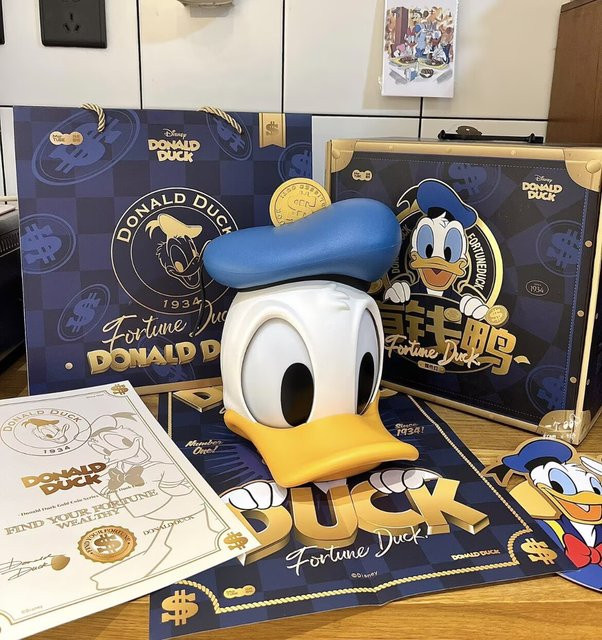 Disney Donald Duck Series Rich Duck Figurenlampe in Multicolour als Tischleuchte für Wohnzimmer und Schreibtisch - Bild 1