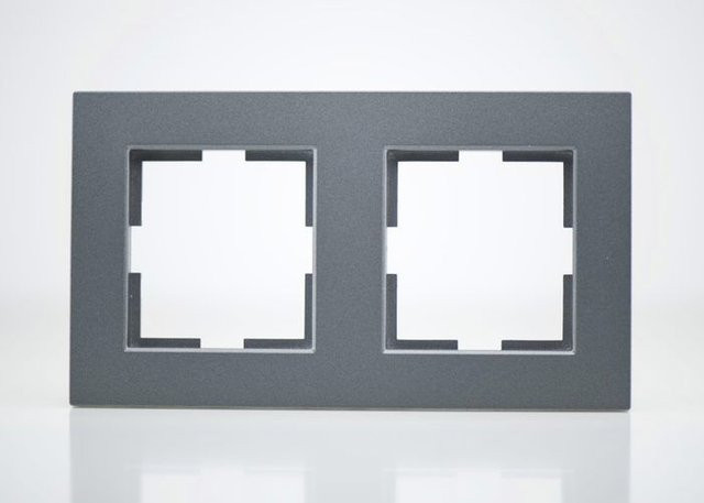 Doppelte Abdeckplatte NOVELLA aus Polycarbonat für 2 Module in Rauchfarben für den Innenbereich - Bild 1