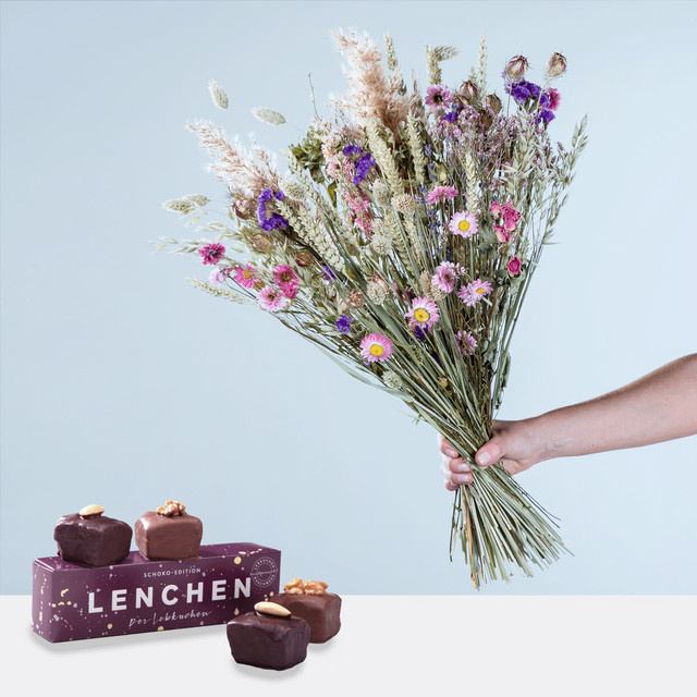 Wildblumen Trockenstrauß XL von BLUME2000 in Pink, Purple und Multicolour mit Lebkuchenpralinen - Bild 1