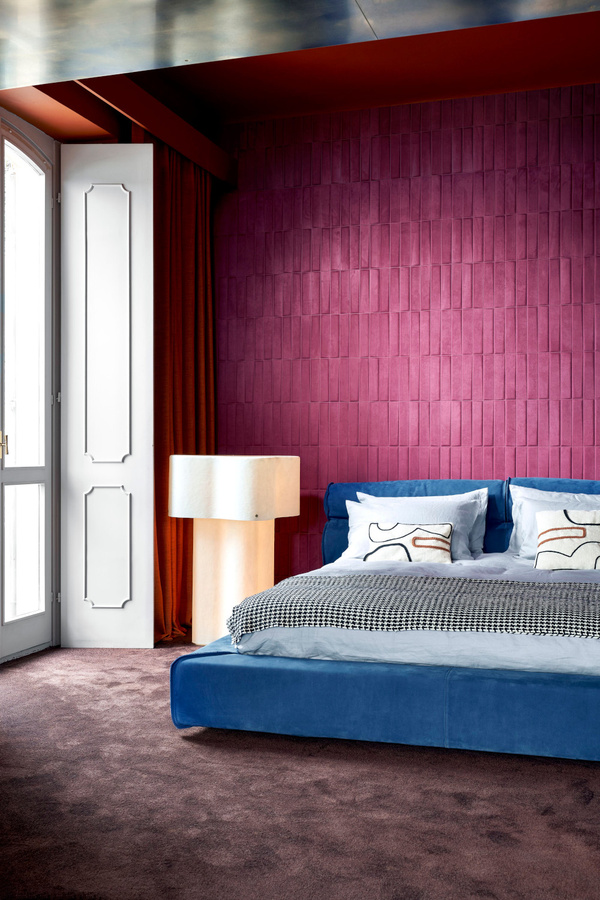 Arte International Tapete Yugen Damson in Pink und Purple mit abstraktem Design - Bild 1