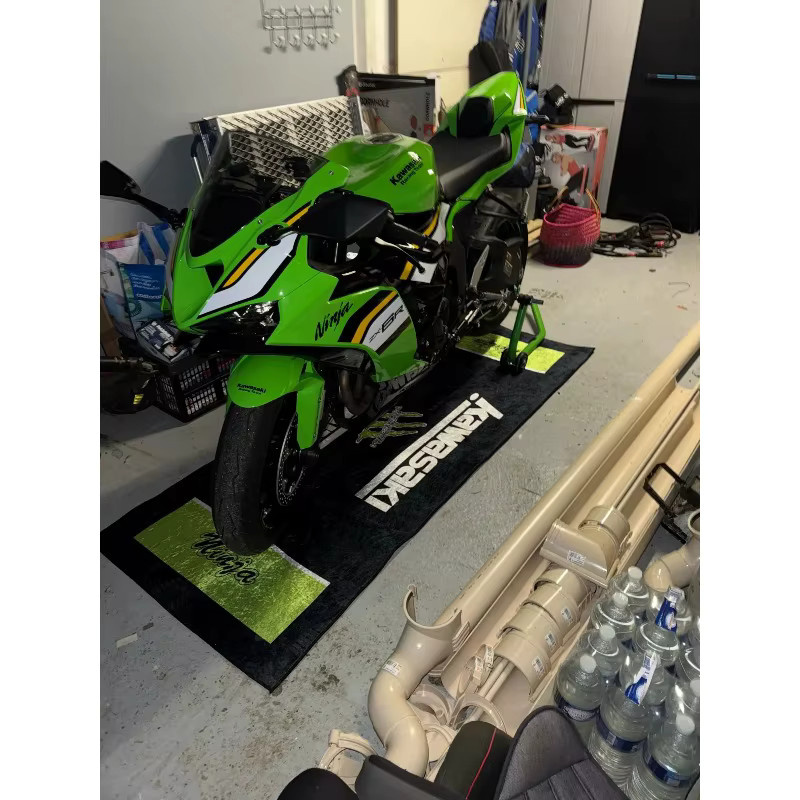 Kawasaki Motorrad Teppich für die Garage, rutschfeste Bodenmatte in Schwarz, B/T/H: 120 x 40 x 40 cm - Bild 2
