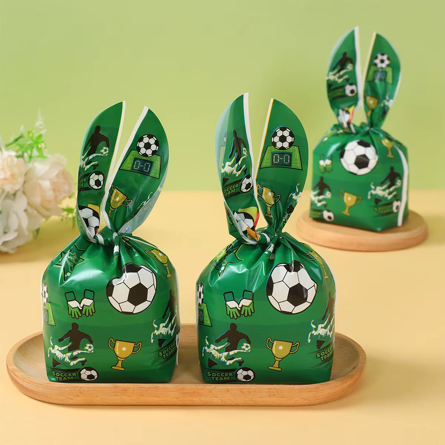 50 Stück Wayfun Süßigkeiten Taschen mit Fußball Thema und Kaninchen Ohren in Grün für Kinder Geburtstagsdeko und Party Favoriten - Bild 2