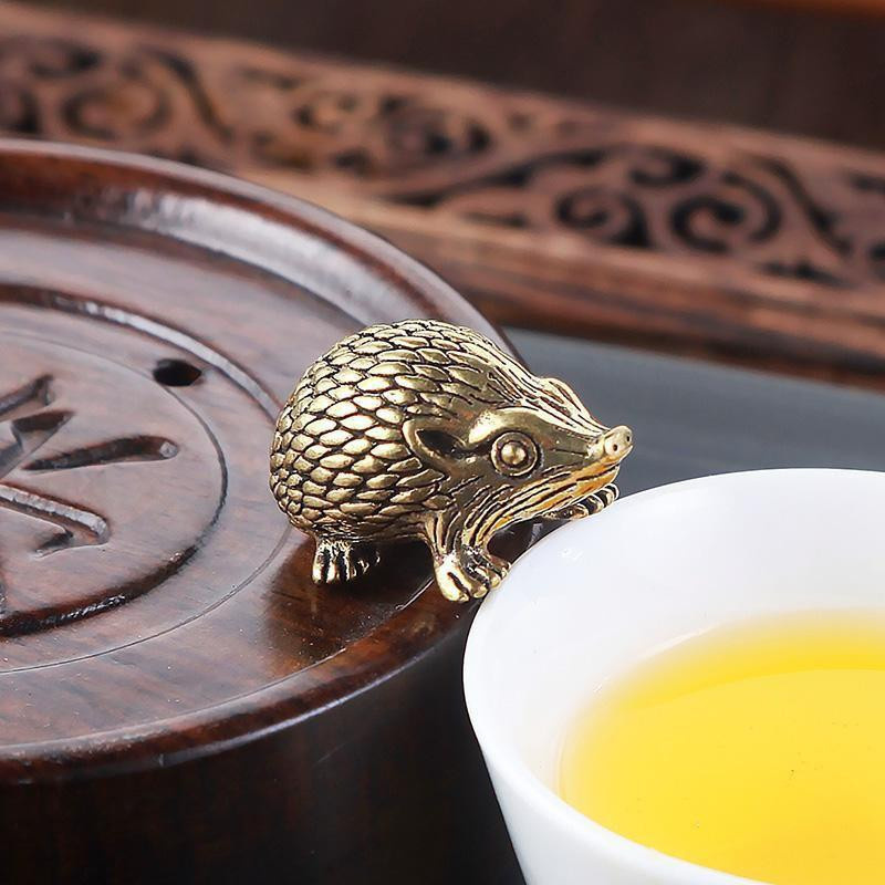 Yiran Furniture Igel Ornament aus Messing in Gold, Antike Metall Tierfigur für Schreibtisch und Teehaus Deko - Bild 2