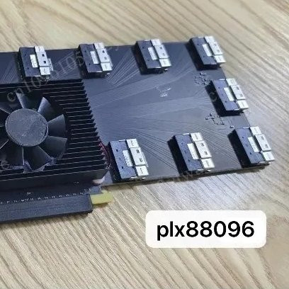 Hochleistungs-PCIe 4.0 Switch mit PEX88096 und 10x SFF-8654 8i für NVMe-Speicher und KI-GPU-Skalierung in Schwarz - Bild 1