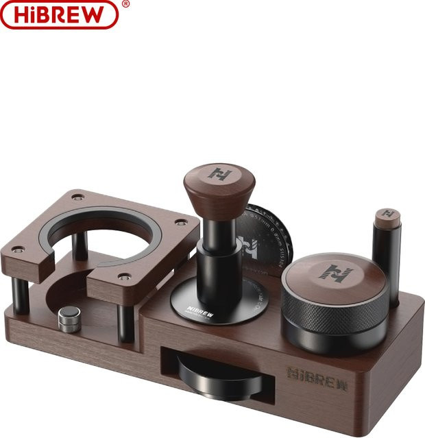 HiBREW Barista-Set Kaffeezubehör mit Holzsockel in Braun, bestehend aus Kaffee-Stampfer, Siebträgerhalter, Kaffeeverteiler und Dosierring, 58 mm - Bild 1