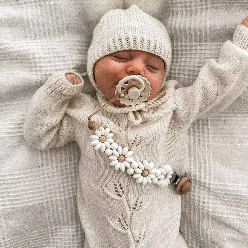 Bebe Schnuller-Clip-Halter aus Silikon in Weiß mit Gänseblümchen-Beißring für Babys und Kleinkinder - Bild 2