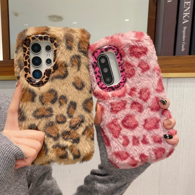Flauschige Handyhülle mit Fell und Handgelenkband für Samsung Galaxy S23 S24 S25 Ultra in Braun und Multicolour - Bild 1