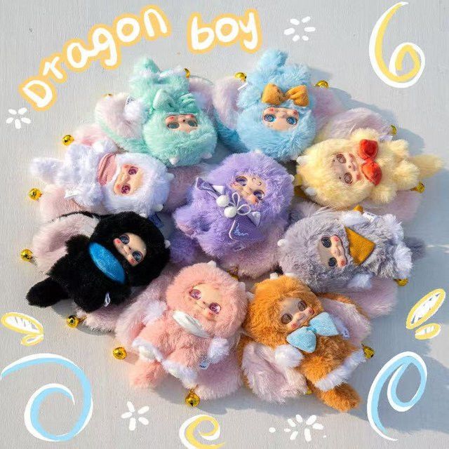 52TOYS Dragon Cub Fortune Jingles Blind Box Vinyl und Plüsch Anhänger in Multicolor als dekoratives Spielzeug und Desktop Ornament - Bild 1