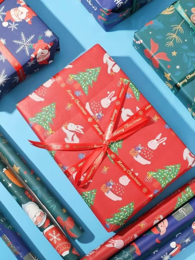 Weihnachtliches Geschenkpapier mit Weihnachtsmann und Weihnachtsbaum Design für deine Geschenkverpackung - Bild 4