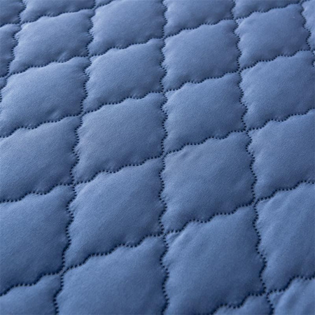 Wasserdichte Matratzenauflage mit 2 Kissenbezügen in Blau, Gestepptes Design aus Polyester, B/T: 180 x 200 cm