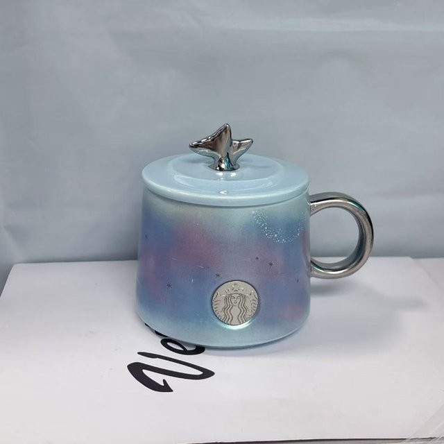 Starbucks Kaffeetasse mit Walflossen-Deckel und Sternenhimmel-Muster in Silber und Multicolour, 12 oz - Bild 1