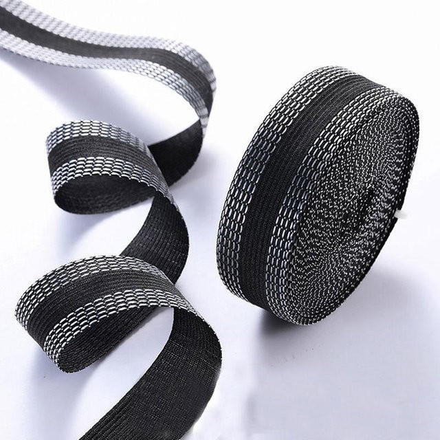 Selbstklebendes Hosenpaste-Reparaturset von Kitchen Goods zur Stoffreparatur und zum Kürzen von Jeans in Schwarz - Bild 1