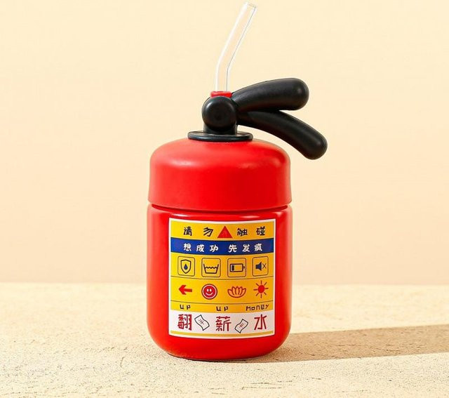 Personalisierte Keramiktasse im Feuerlöscher-Design von Yiran Furniture mit Glasstrohhalm, Rot, 400 ml - Bild 1