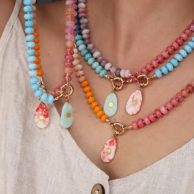 Erpels Choker-Halskette, Bunte Perlen, Naturstein-Anhänger - Bild 1
